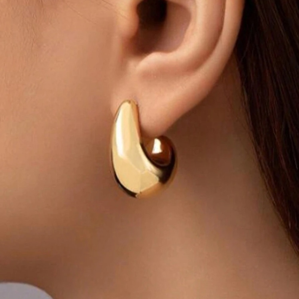 Fashionable Vintage Women's Stainless Steel Hollow Out Earrings